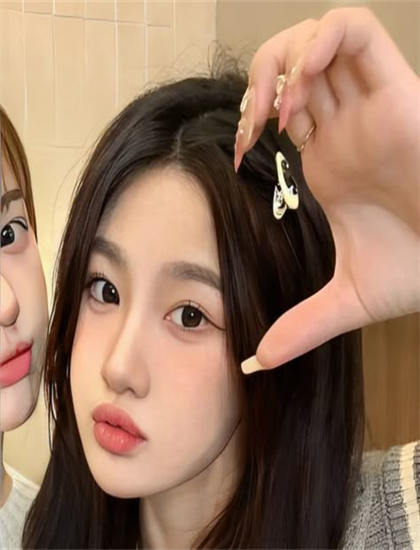 深度探索：报告王爷王妃是凤女的叙事技巧与导演风格——一次全面的艺术分析